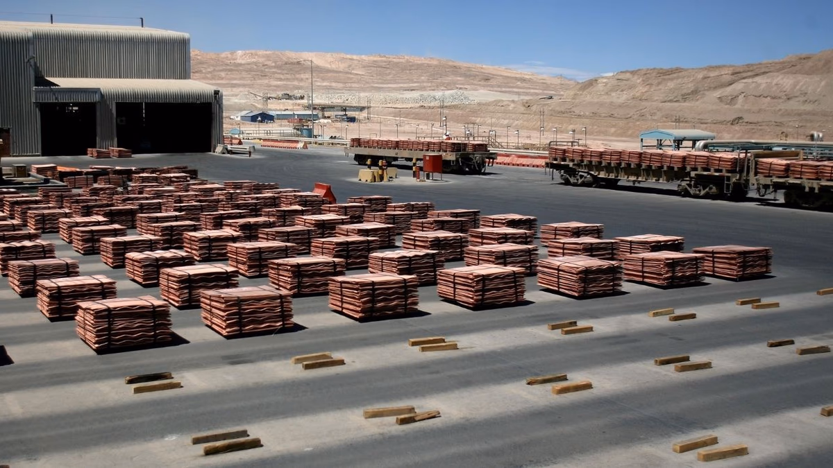 Exportaciones de cobre superan por primera vez los US$30.000 millones en un semestre y empujan récord comercial de Chile
